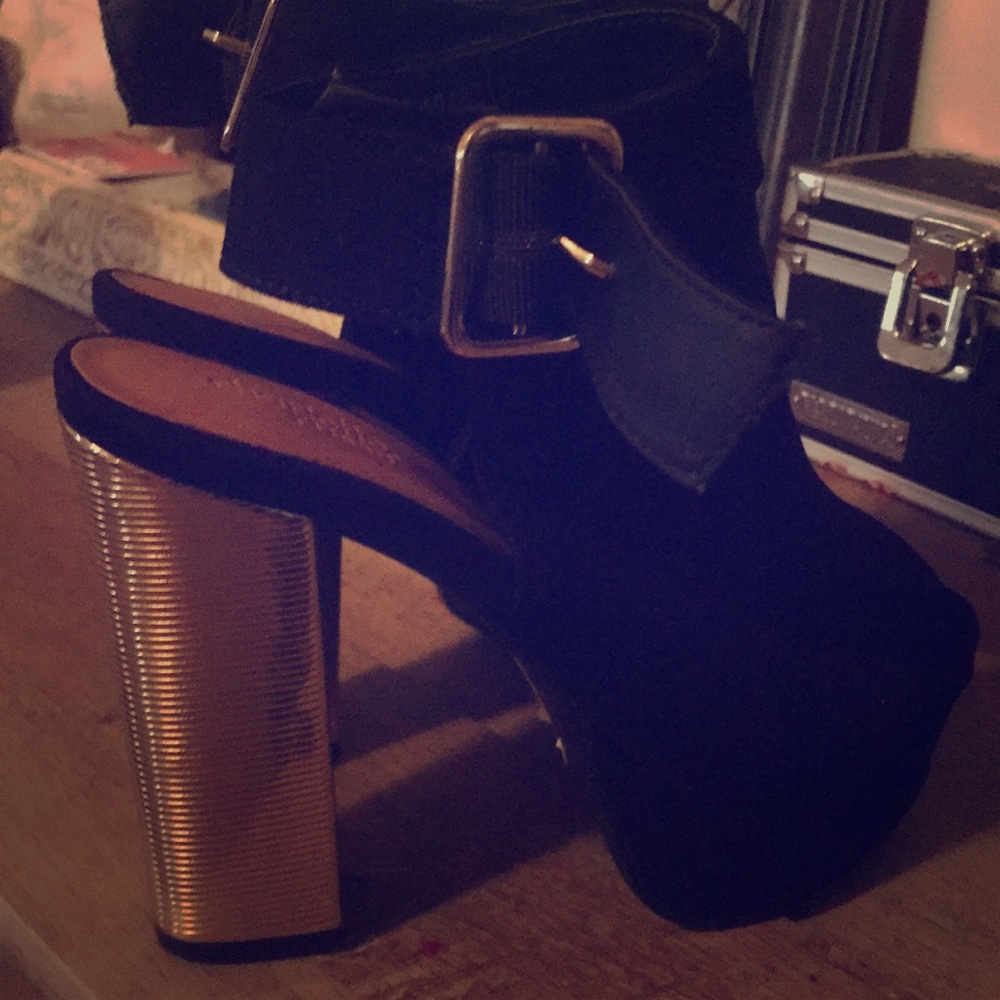 Shoes/ wedges